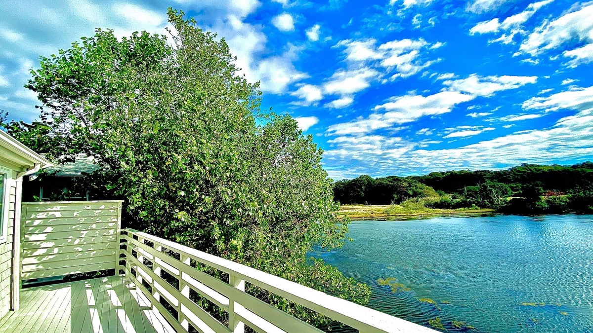 Woods Hole House | Central Woods Hole Village Waterfront: Sep and Oct At 20% Off!
