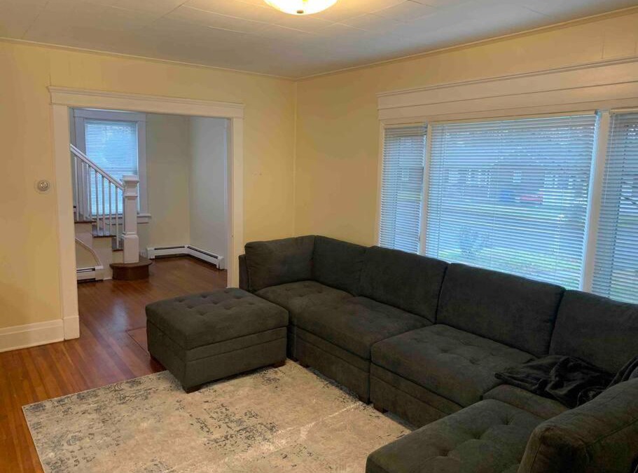 Danbury House | Centrally Close to West-Conn and Danbury Hospital