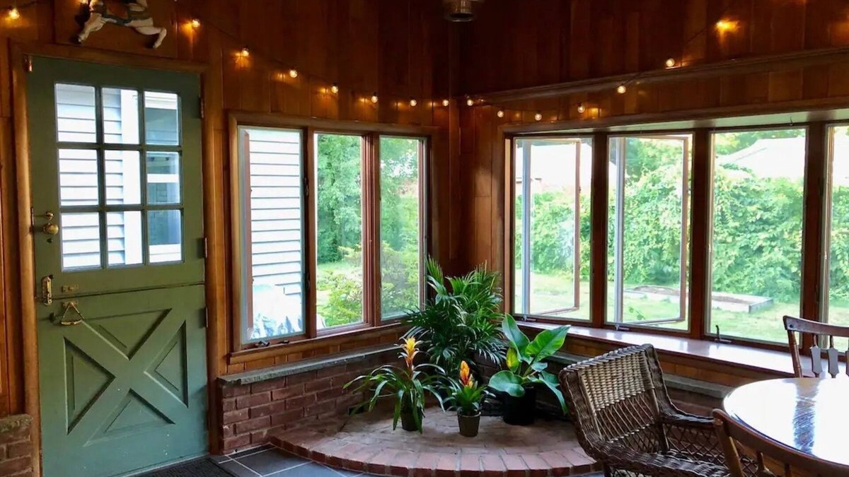 Saratoga Springs House | Centrally located, modernized ranch — 5 minutes from everything!