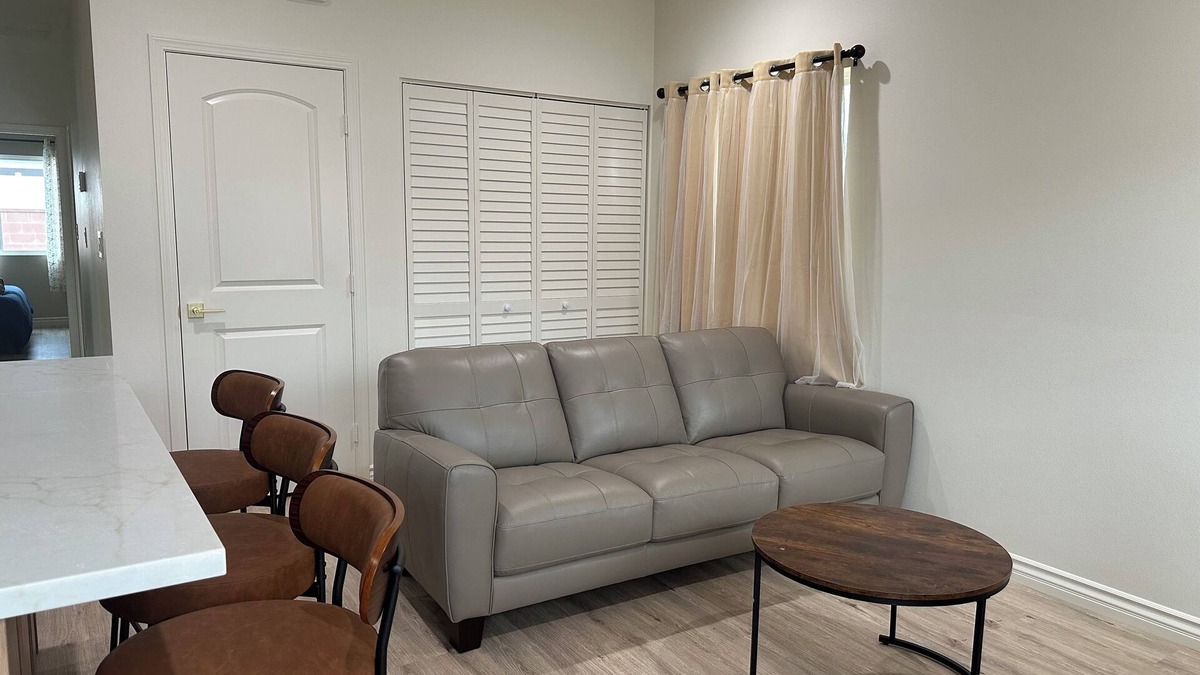 Southwest Anaheim House | Centrally locate charming house near major attractions