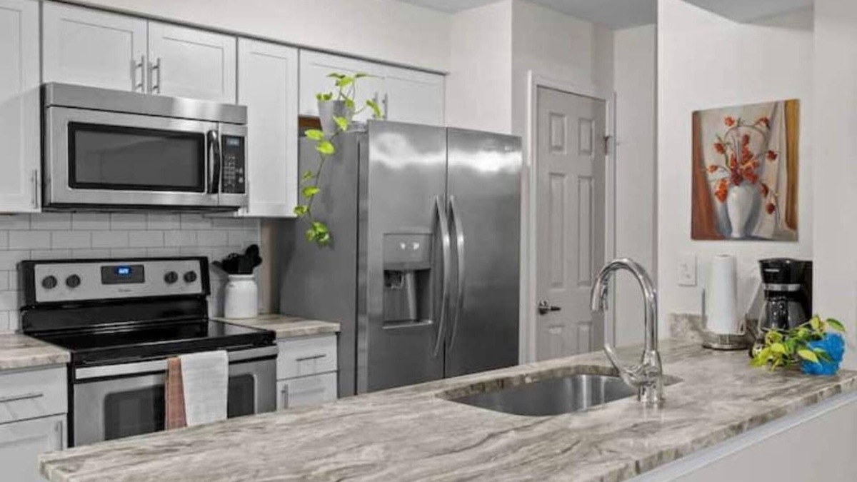 Norfolk - Virginia Beach House | Centrally Located 2BR 2Bath Home