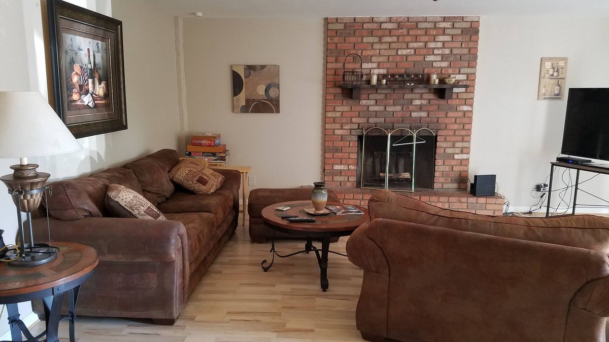 Alhambra House | Centrally Located 2 bedroom 1 bath Duplex