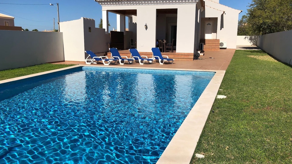 Figueiral Villa | Centrally located 3 bedroom villa with pool close to the beaches