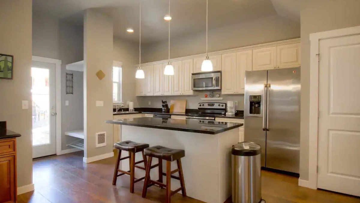 Central Tacoma House | Centrally Located 3-bedroom house in Tacoma. Pet friendly!