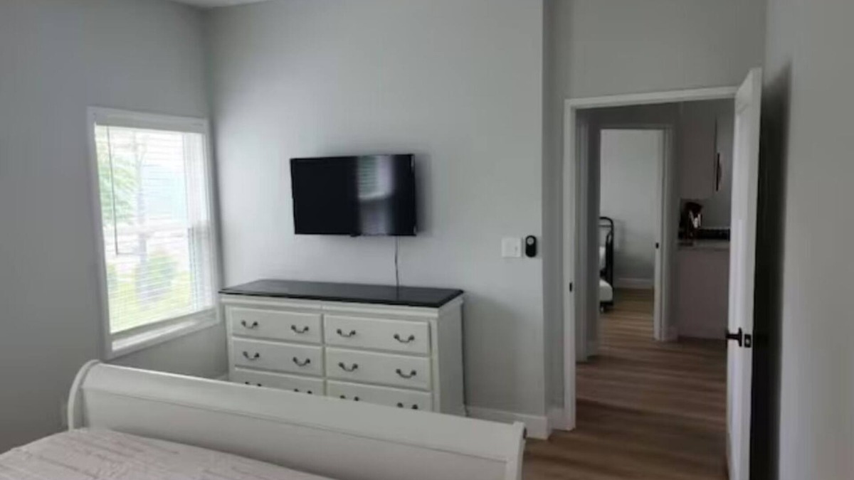 Valparaiso Apartment | Centrally located, 3 bedroom, 2 bath oasis steps from Valparaiso University