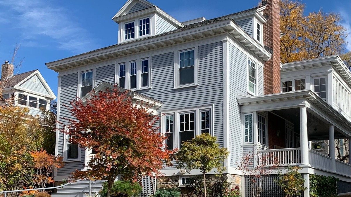 South End House | Centrally located, a Beautiful Landmark House for an ideal Family Getaway!