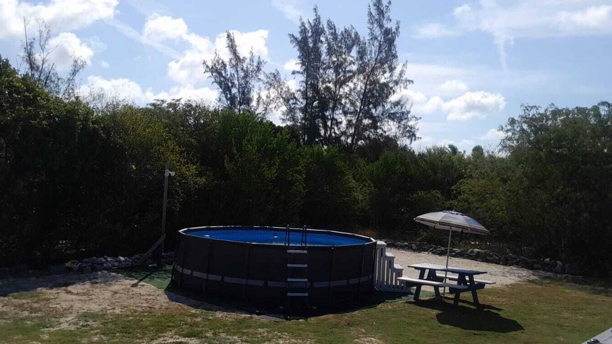 Farmer's Hill House | Centrally located family oriented near grocery store, airport, and beach