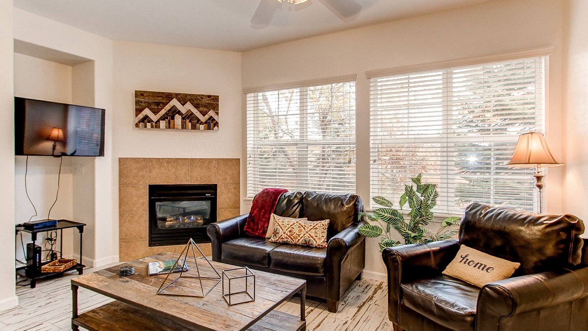 Aurora Condo | Centrally located Condo on the main floor in Centennial/Parker Area