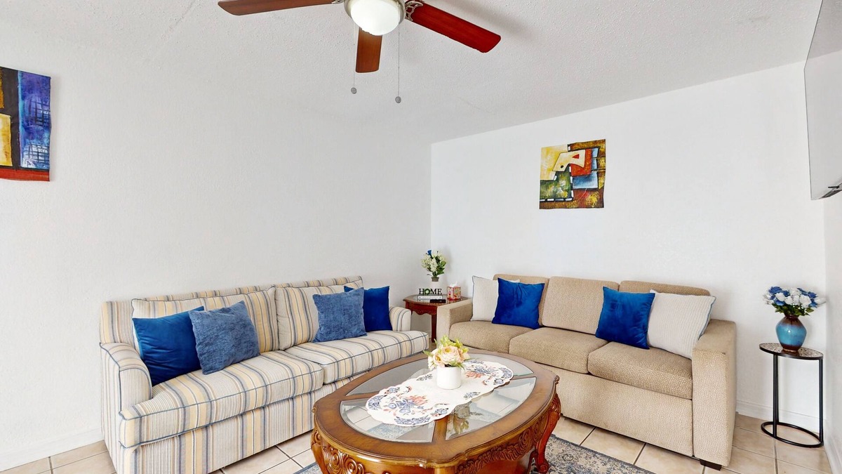 Largo House | Centrally located, dog friendly, comfortable home with AC and WD