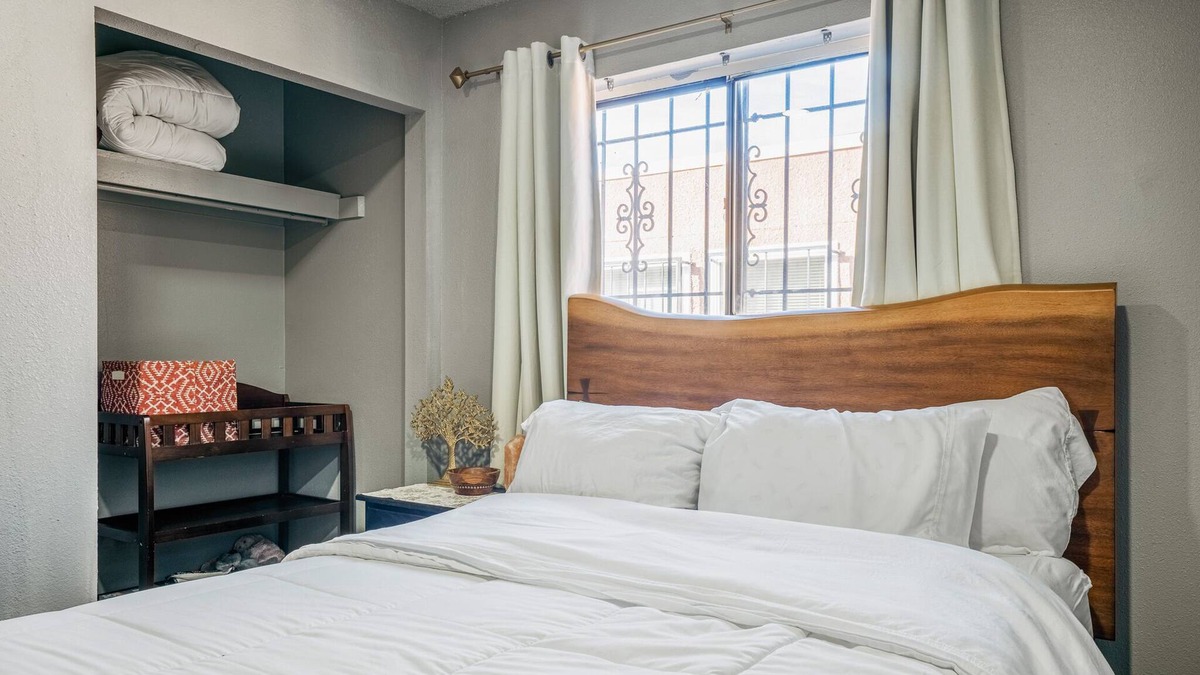 Uptown Condo | CENTRALLY LOCATED! Freshly renovated Luxe Stay w JettedTub by Uptown