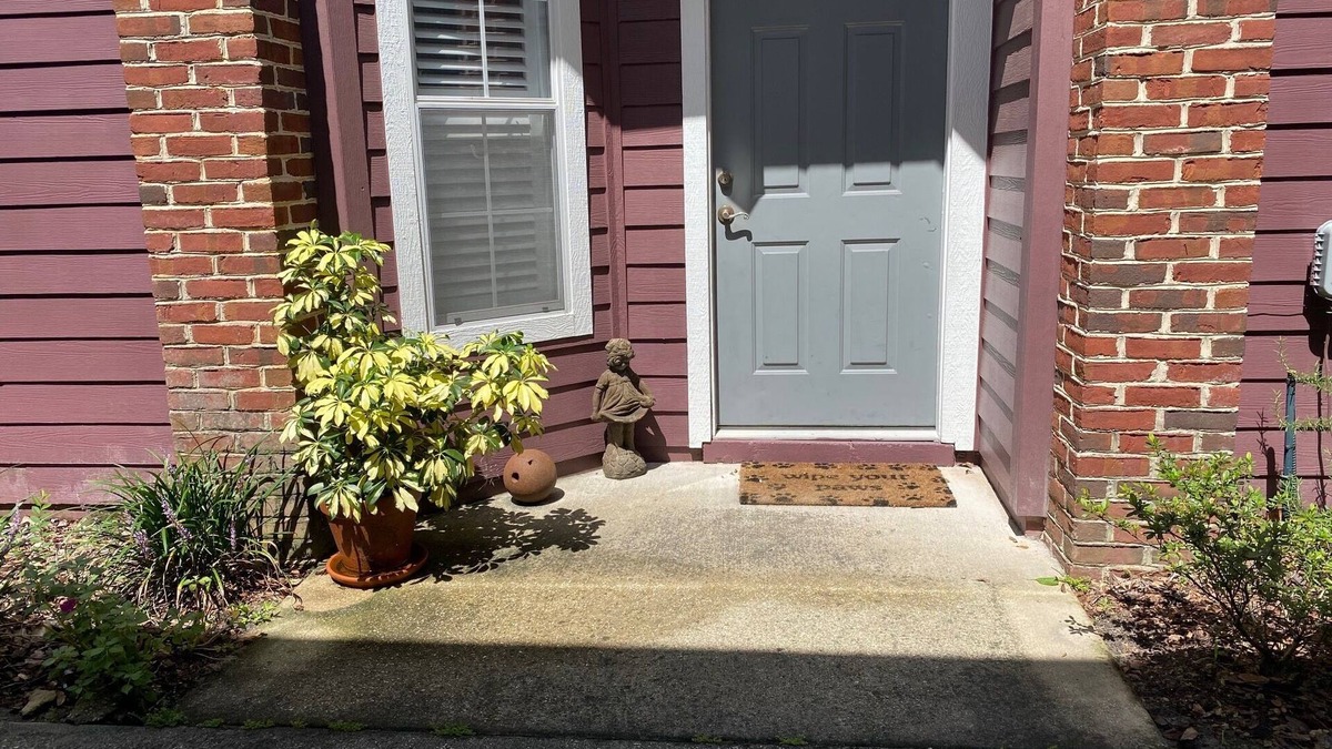 Gainesville Condo | Centrally located for all Gainesville UF activities, shopping or hospitals.