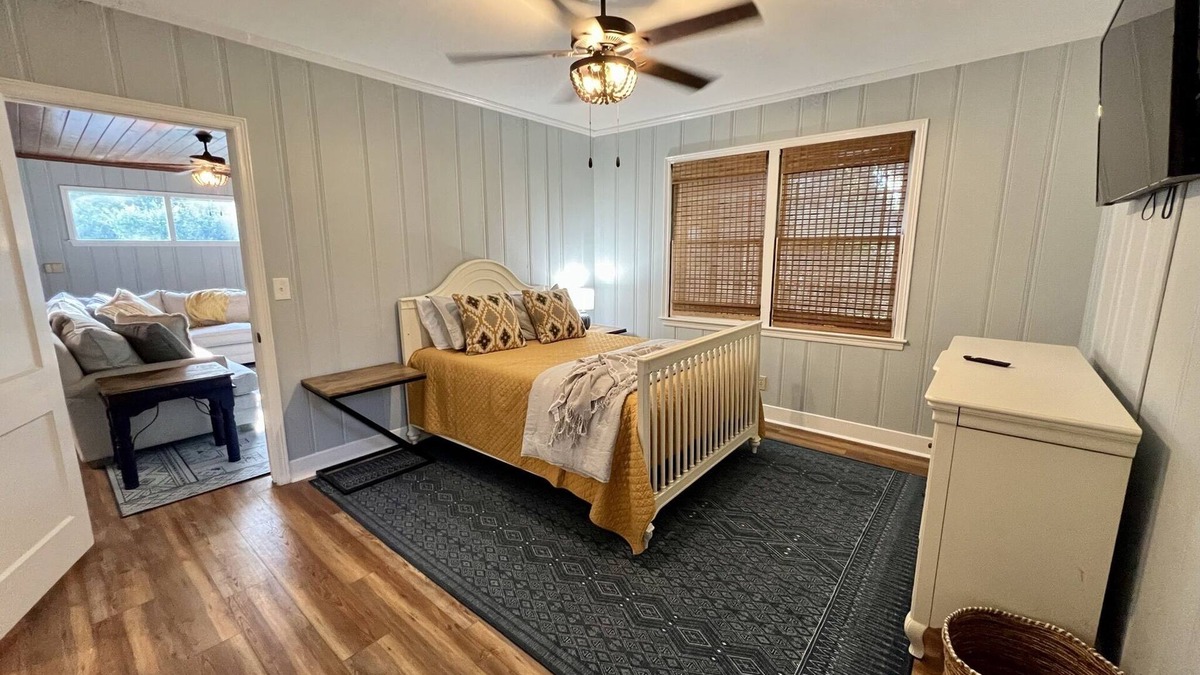 Valdosta House | Centrally located fully renovated home, walkable to VSU & SGMC.