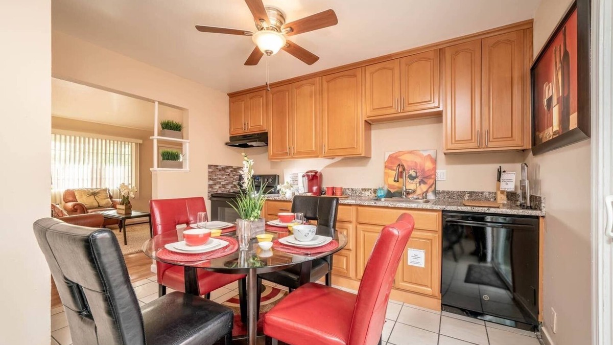 Cameron Hills House | Centrally Located Fully Renovated 4 Bedroom Home