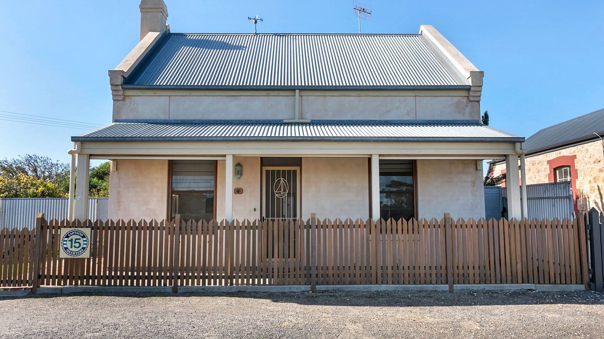 Goolwa Cottage | Centrally Located Goolwa Home - Towels & Linen Included, WIFI & Smart TV's