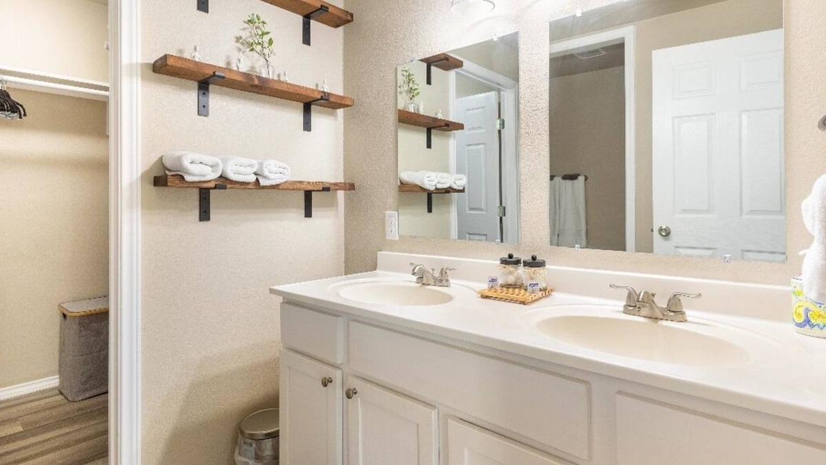 North San Antonio - SAT Apartment | Centrally Located Happy Haven