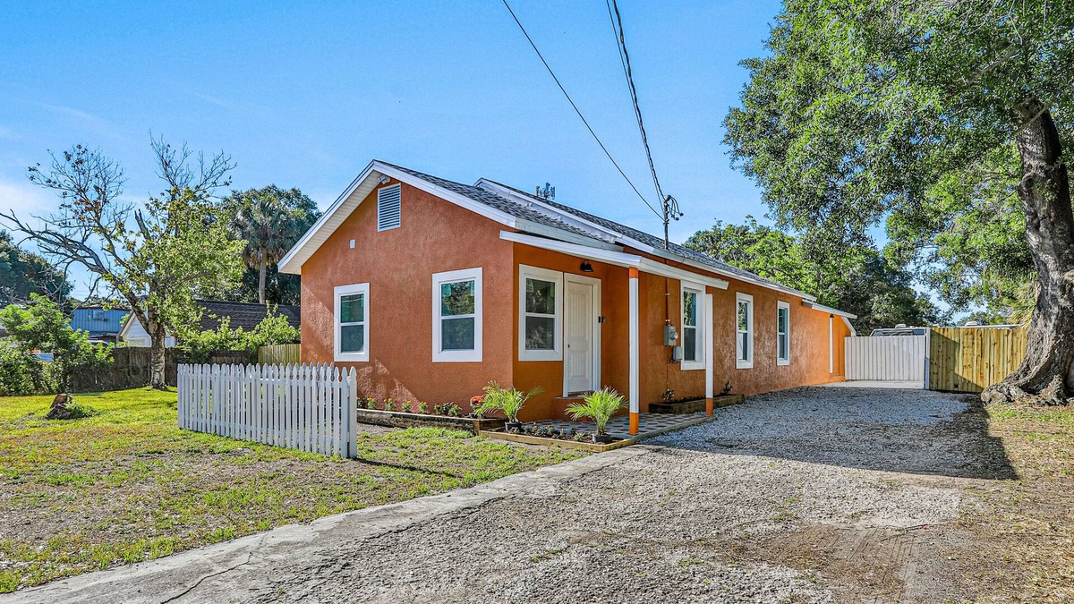 Palm River-Clair Mel House | Centrally located home with a full kitchen, board games, and central AC