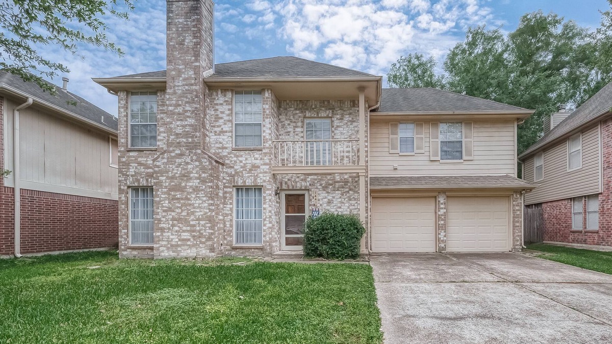 Clear Lake House | Centrally located! Minutes from Bay Brook Mall and NASA!