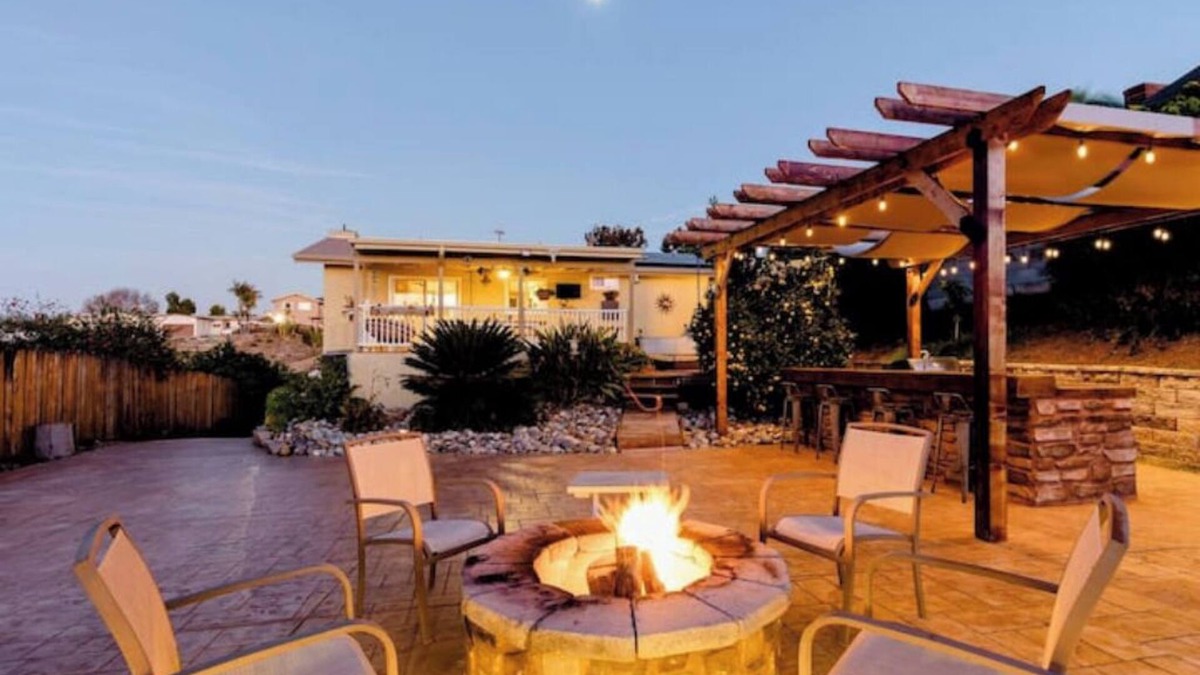 Oak Park House | Centrally located pet-friendly home.