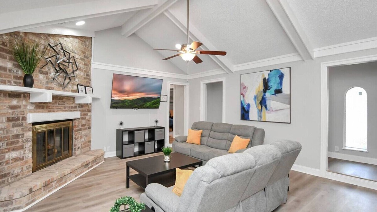 Humble Apartment | Centrally-Located, Quiet Family Retreat w/Pool & Games - Mins to IAH Airport!