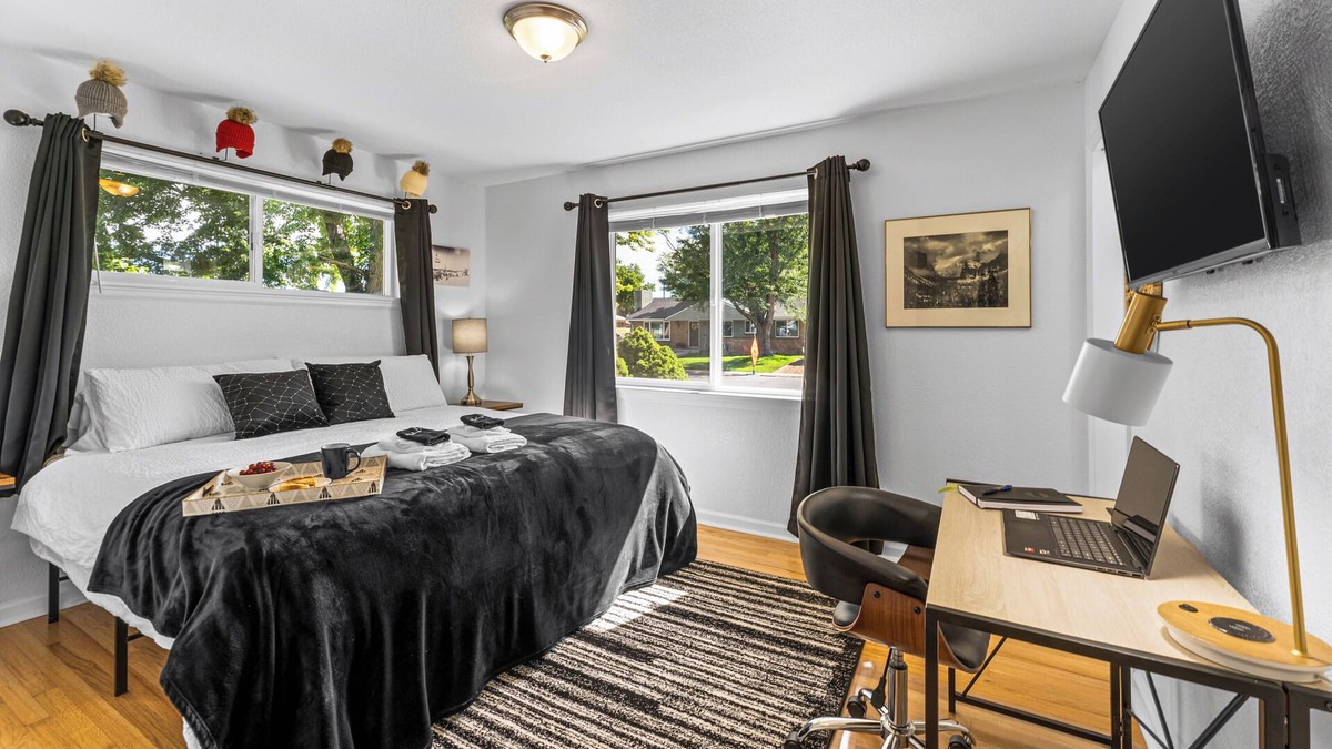 Creighton House | Centrally Located Spacious Home for Big Groups Near Red Rocks, Hiking, Colleges