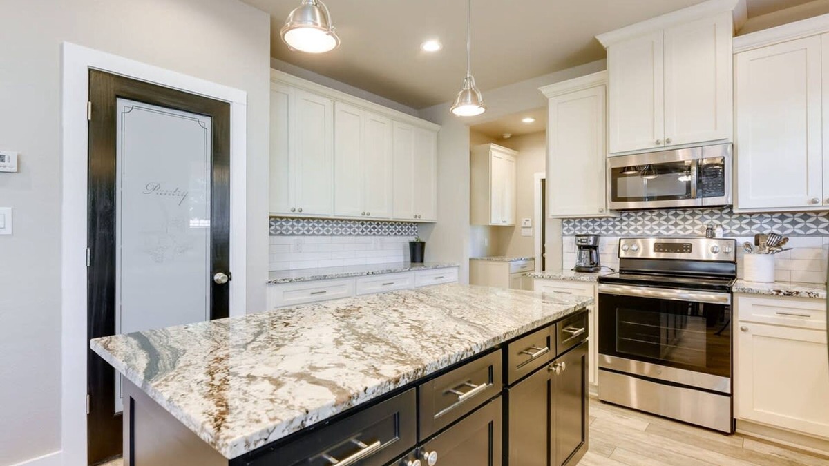 Eastside Promise Neighborhood House | Centrally Located Stunning 3BR 2BA Near Downtown