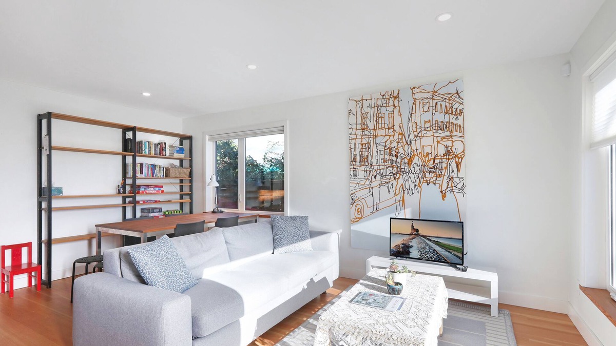 Courtenay House | Centrally Located Suite