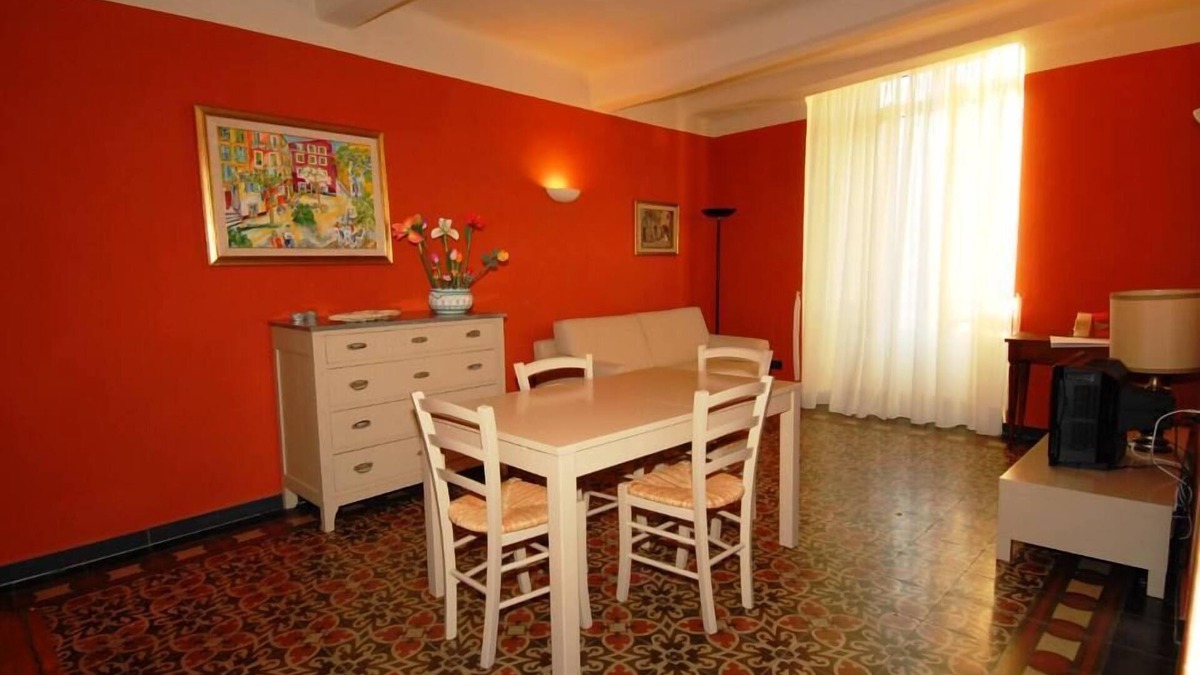 Levanto Apartment | CENTRALLY quiet and typical residence -150 mt. from the sea