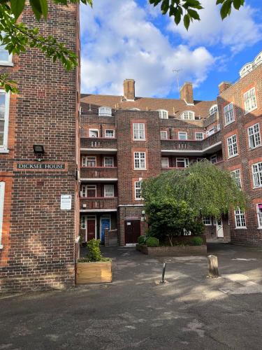 St. Johns Wood Apartment | Centre London Flat 2BDR AC Sleeps 4 Family Only