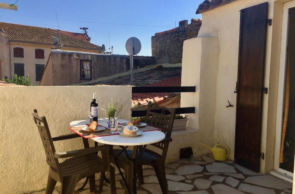 Olonzac House | Centre of Olonzac, 2 bedrooms & private sunny rooftop terrace