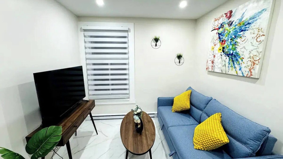Sainte-Marie Apartment | Centre-Ville , Metro Frontenac