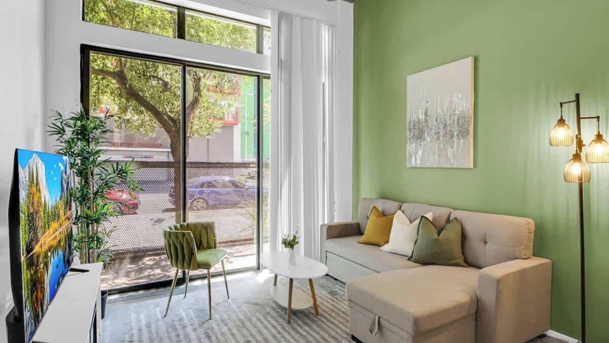 Evans Churchill Apartment | Centric 2BR In HEART of DTPHX Free Parking & Pool