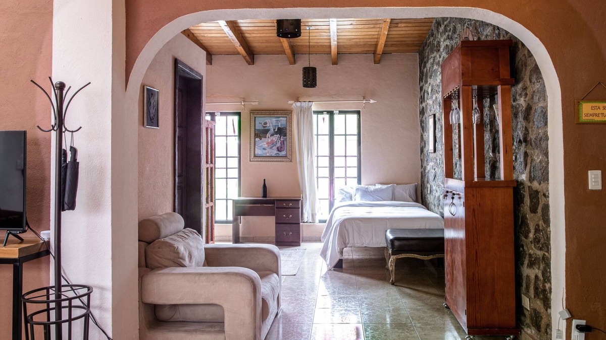 Colonia San Antonio House | Centro 4Bed Home on Stirling Dickinson