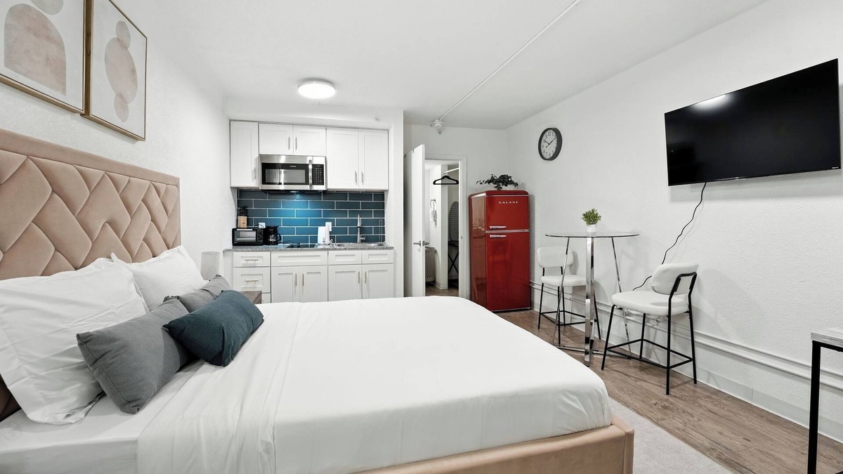 St. Johns Apartment | Centro Flats 339 I Comfy and Spacious Studio