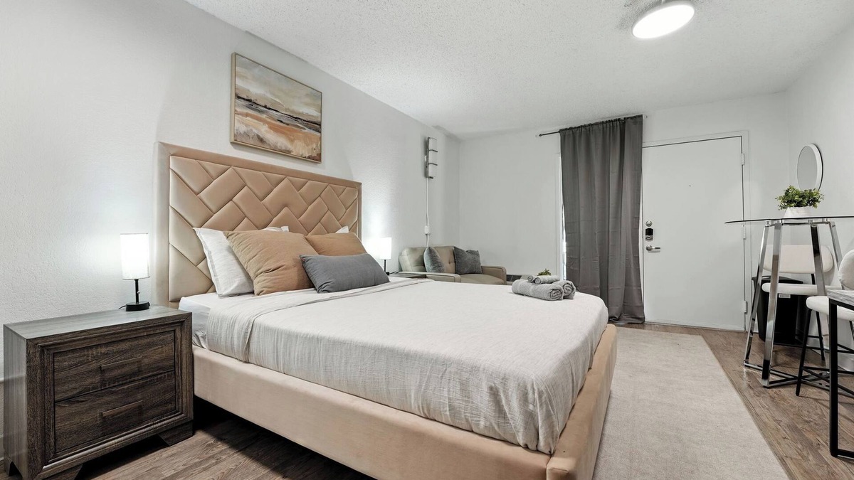 St. Johns Apartment | Centro Flats 503 Comfy and Spacious Studio
