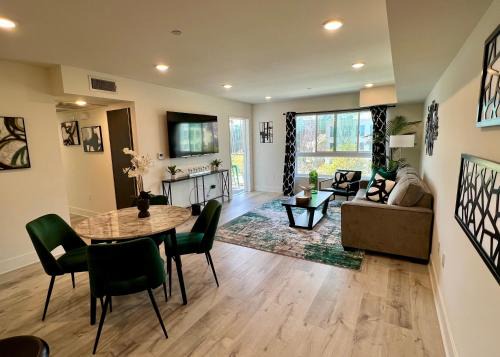 West Los Angeles Apartment | Century City Chic 4 sleep free parking 402
