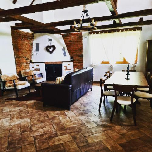 Vaideeni House | Cerdacul din livada - Șura Bunicilor
