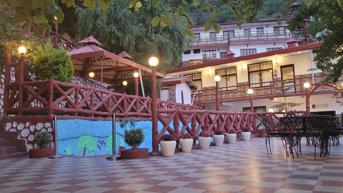 Mussoorie Resort | Ceyone Classic Fall Resort