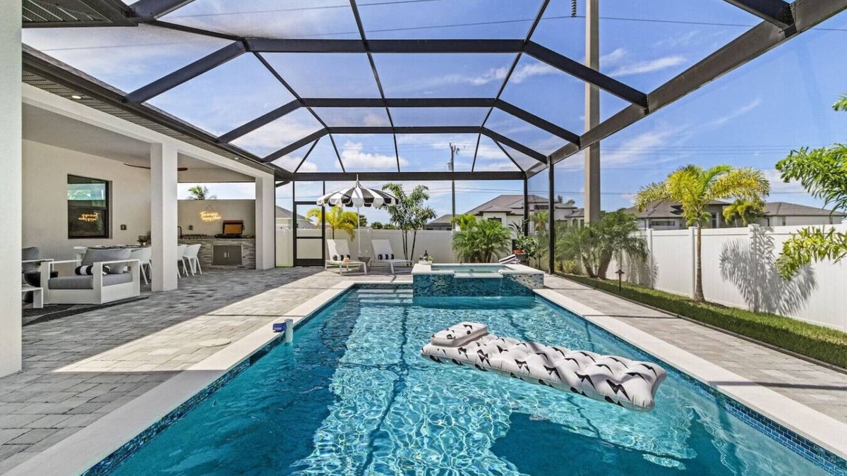 Pelican Apartment | CF(JEN) - 1923 SW 27th Terrace (3B+D)