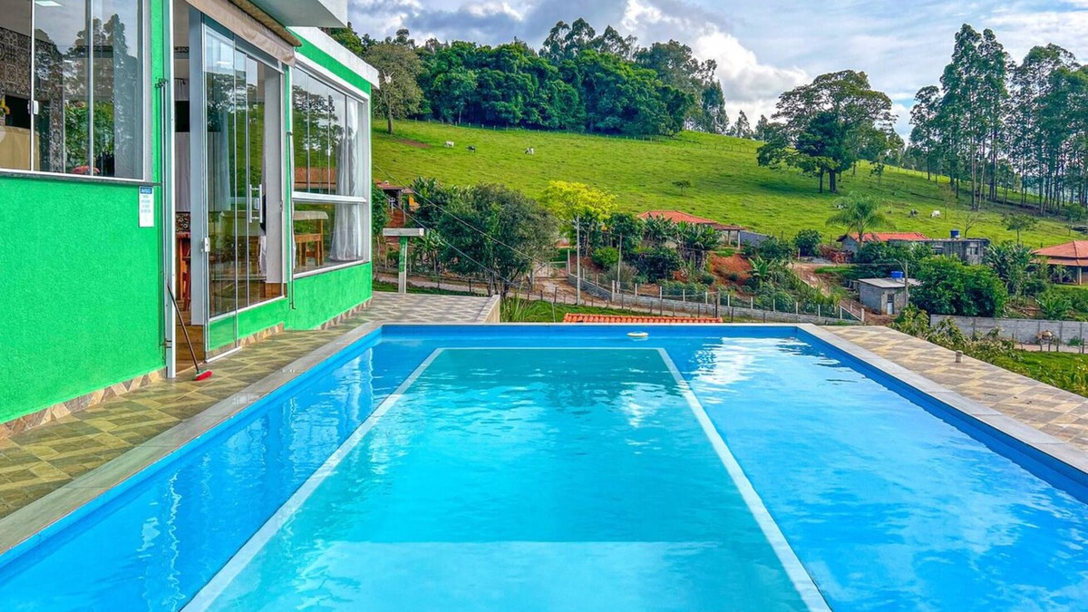 Extrema House | Chácara com WiFi, piscina,churrasqueira e conforto