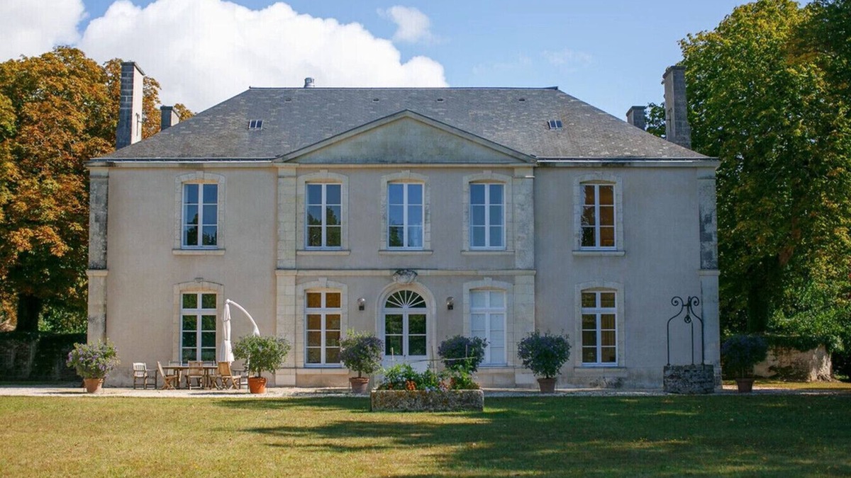 Villeneuve-en-Retz Other | Château Chevreuil - bâtisse avec piscine