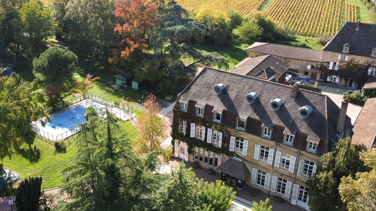Chaintre Hotel | Château de La Barge