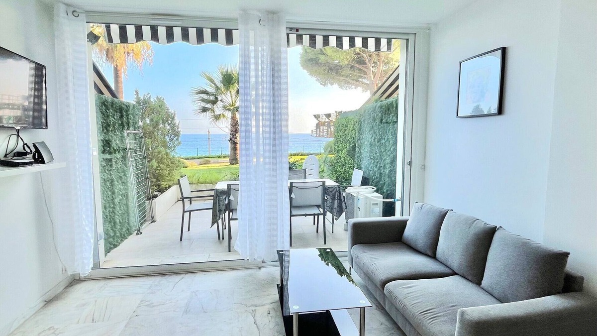 Cannes La Bocca Apartment | Château de la mer 1