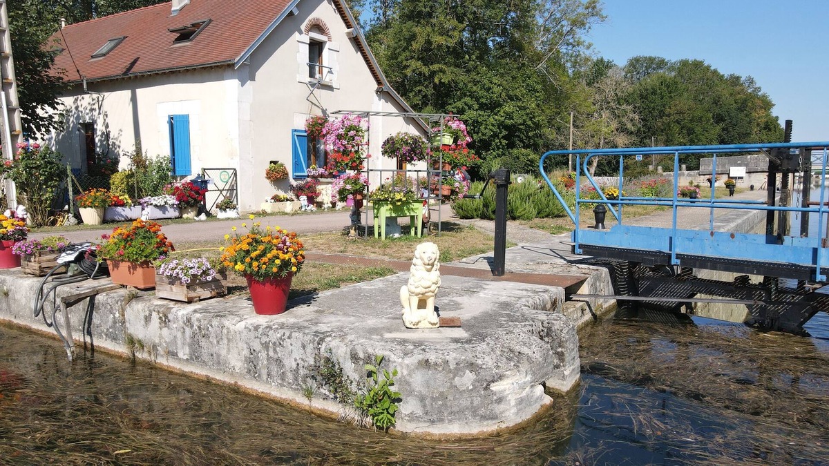 Les Houches House | Château de Montboulon cottage with swimming pool