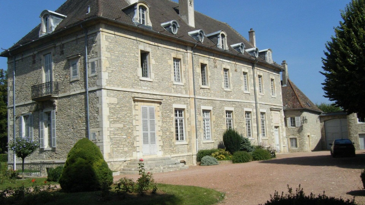 Ladoix-Serrigny House | Château De Serrigny