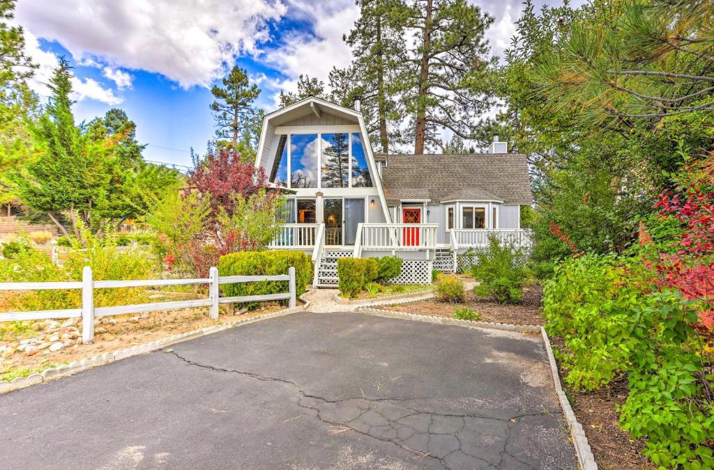 Whispering Forest House | Château Forêt in Big Bear with Hiking Trail Access
