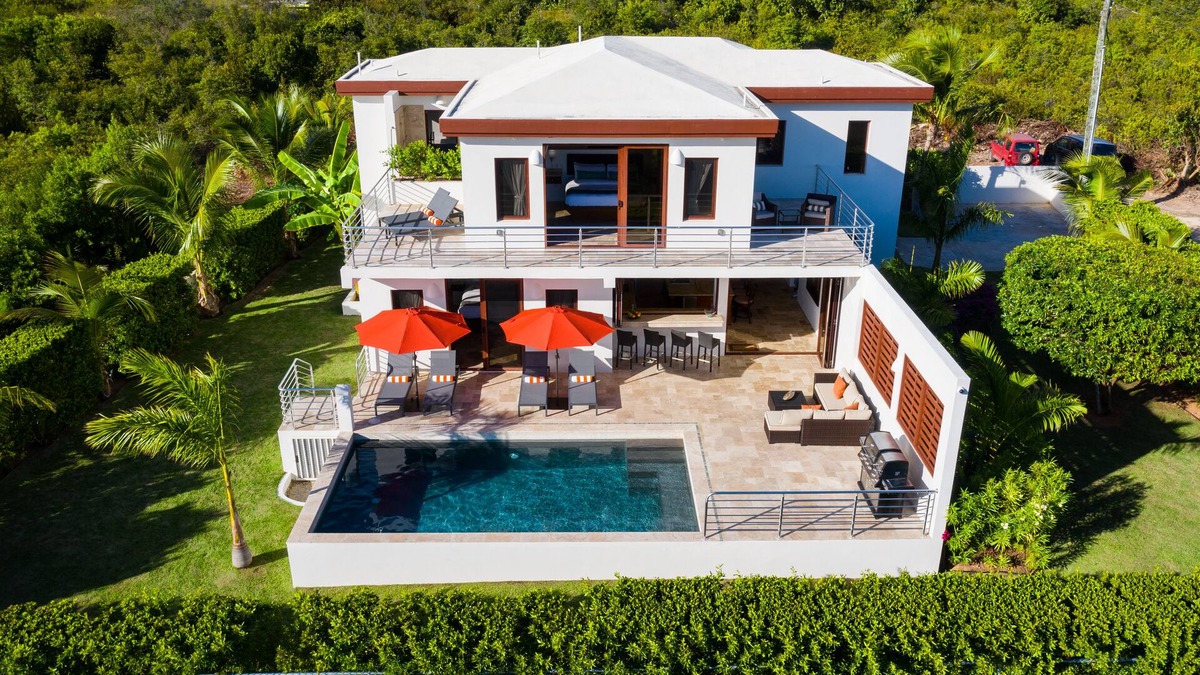 West End Village Villa | Château Genesis : Cozy Caribbean Retreat