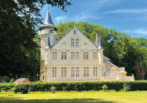 Lencloitre Bed & Breakfast | Château Picol entre Futuroscope et Châteaux de la Loire