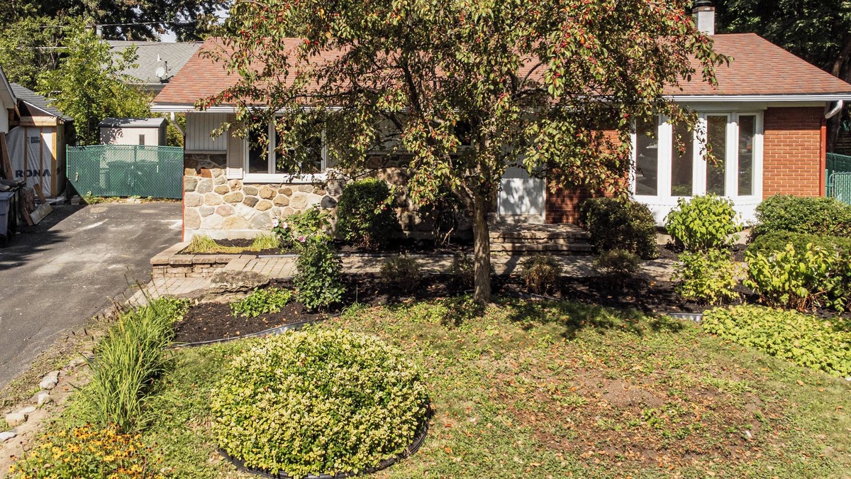 Saint-Bruno-de-Montarville House | Charming, well-maintained 3-bedroom home!