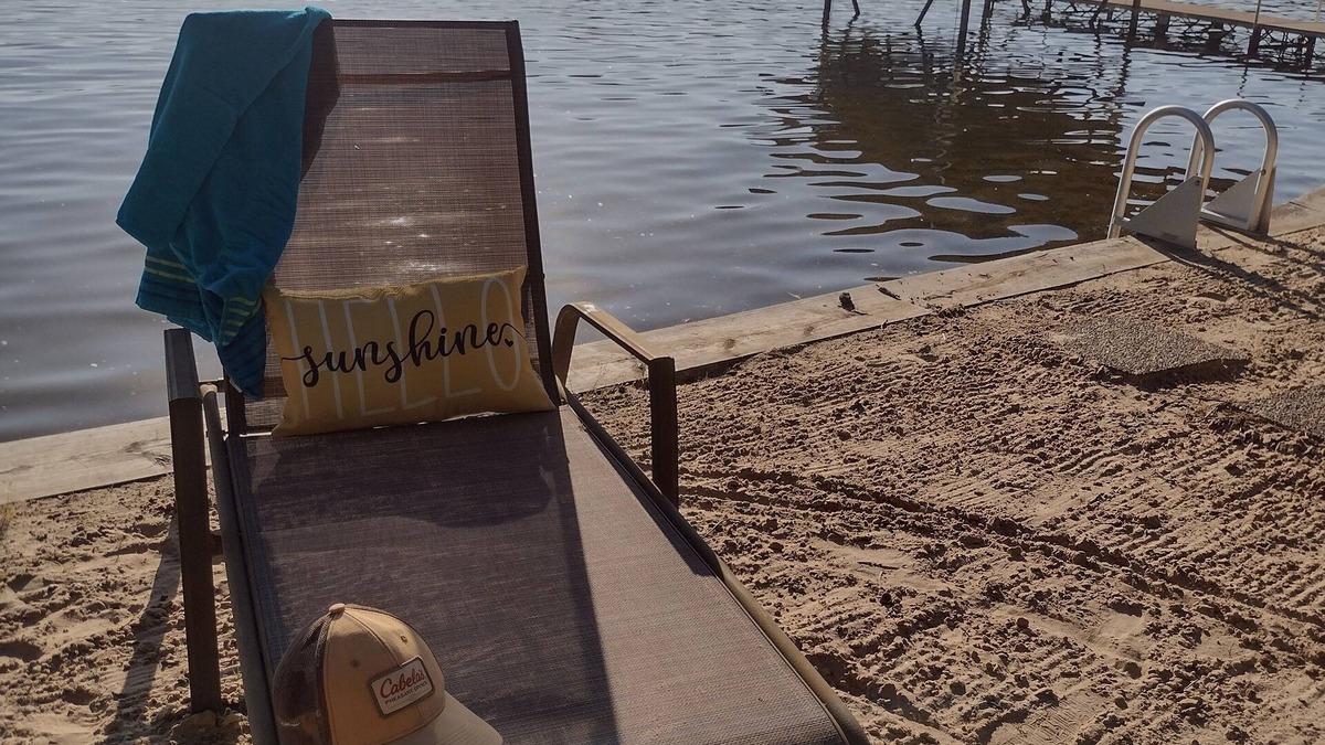 Greenville Cottage | Chain of Lakes Cottage: Sandy Beach and Sunset View