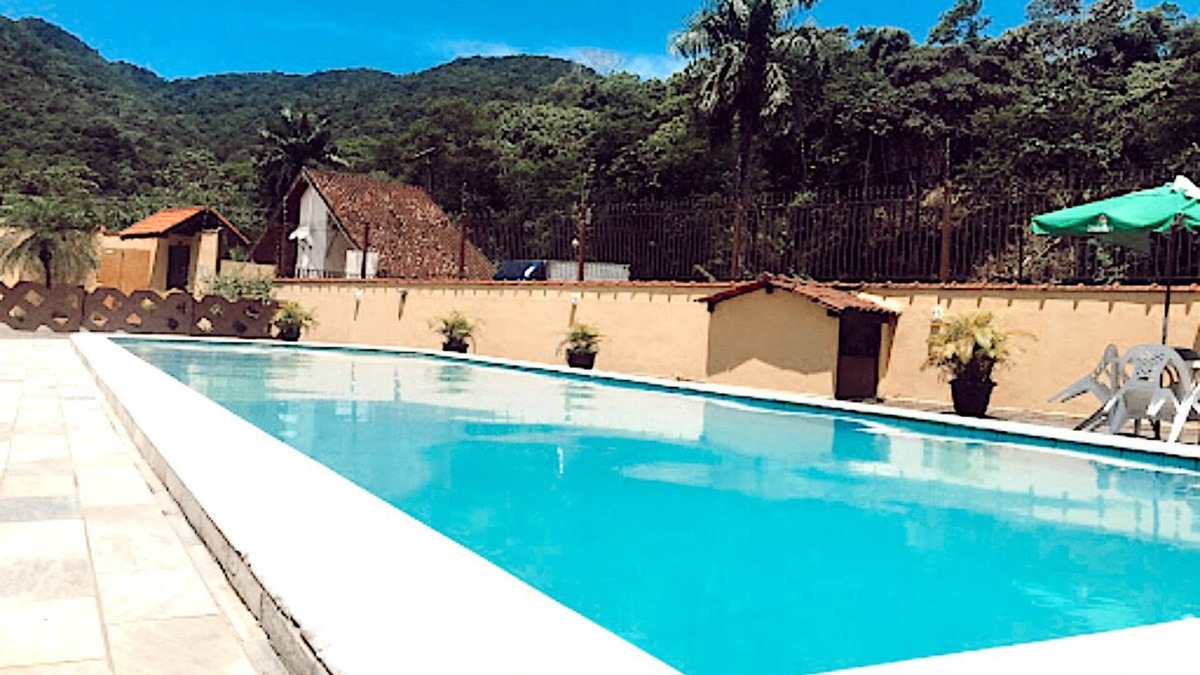 Caraguatatuba Ski Chalet | CHALÉ aconchegante c/PISCINA. Região SUPER arborizada